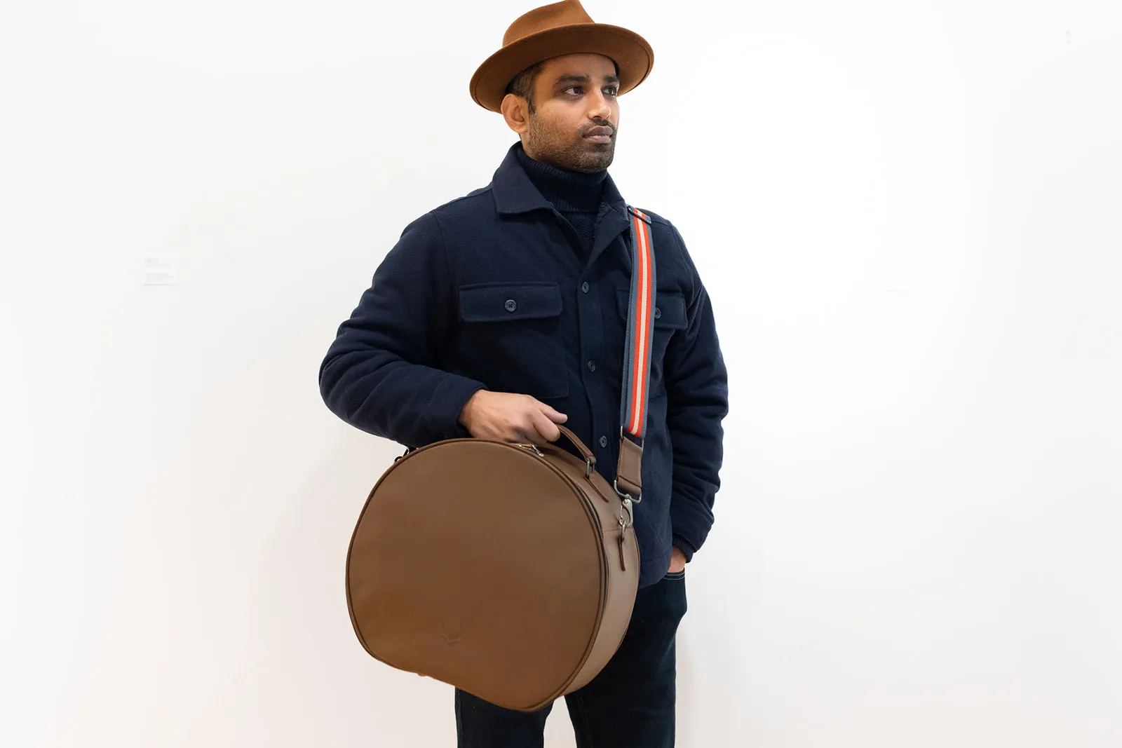 JET-SETTER HAT BAG - BROWN