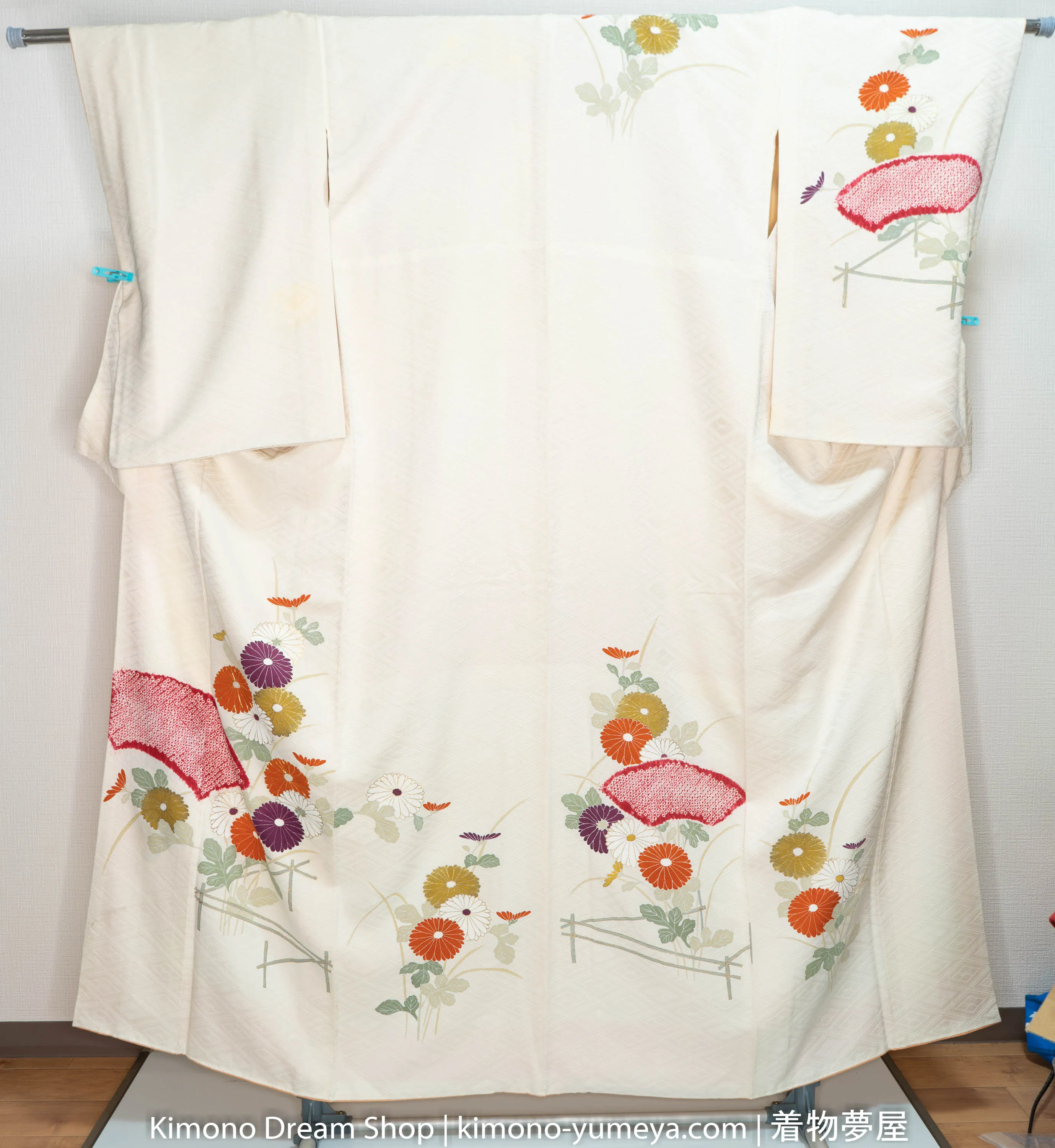 Light Beige Kimono Chrysanthemum Flowers Genuine Shibori Vintage Silk Houmongi Homongi Golden Thread