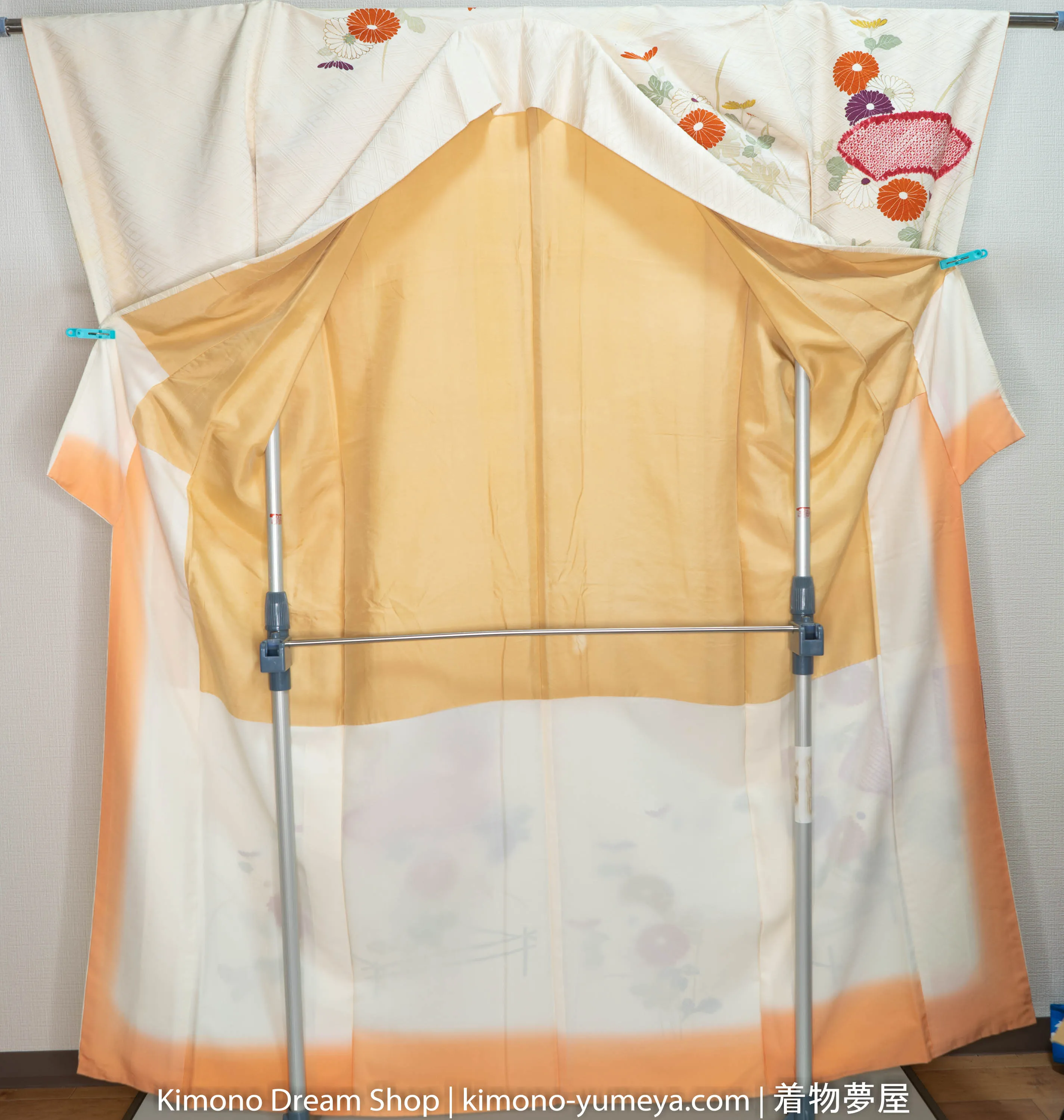 Light Beige Kimono Chrysanthemum Flowers Genuine Shibori Vintage Silk Houmongi Homongi Golden Thread