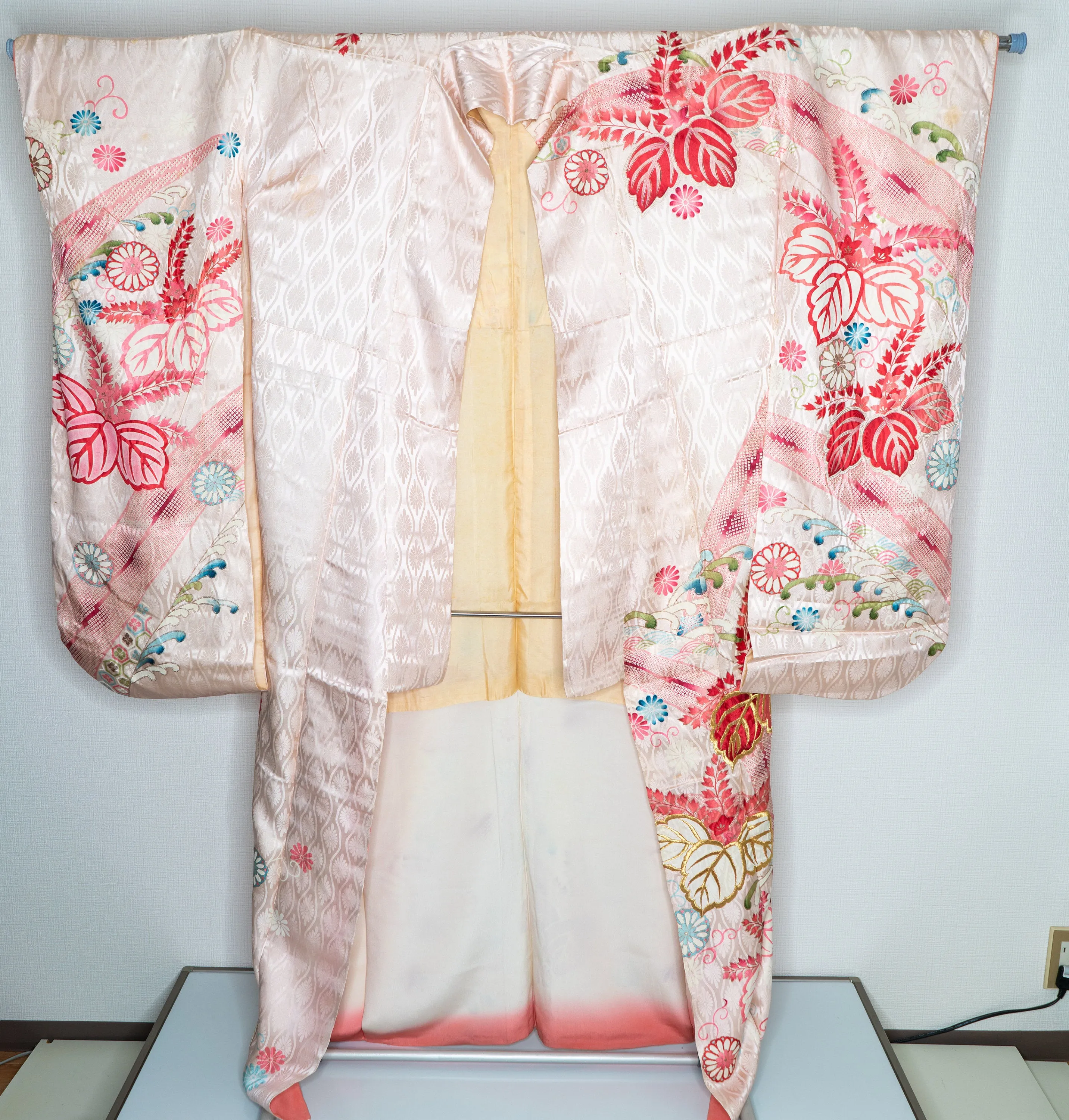 Retro 1980s Pink Furisode - Gold Embroidery - Floral Leaves Chrysanthemum Vintage